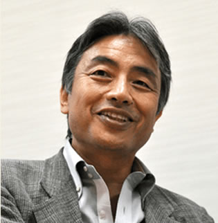 写真：電脳株式会社 代表取締役会長 室井亨